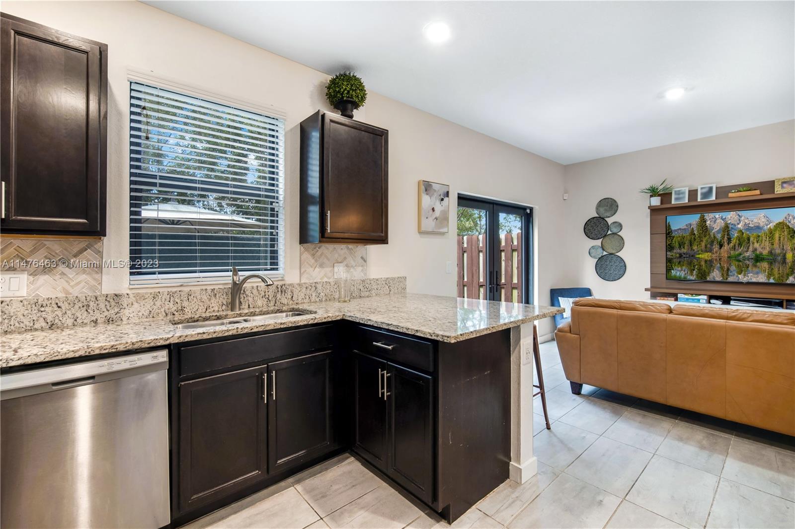 VIA VENTURA NEIGHBORHOOD - Residential