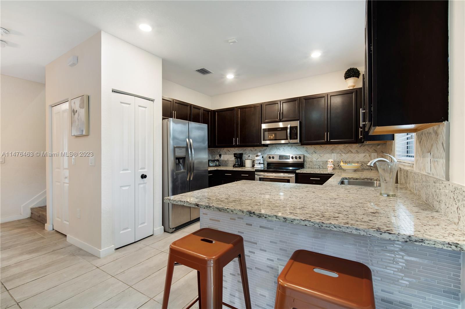 VIA VENTURA NEIGHBORHOOD - Residential