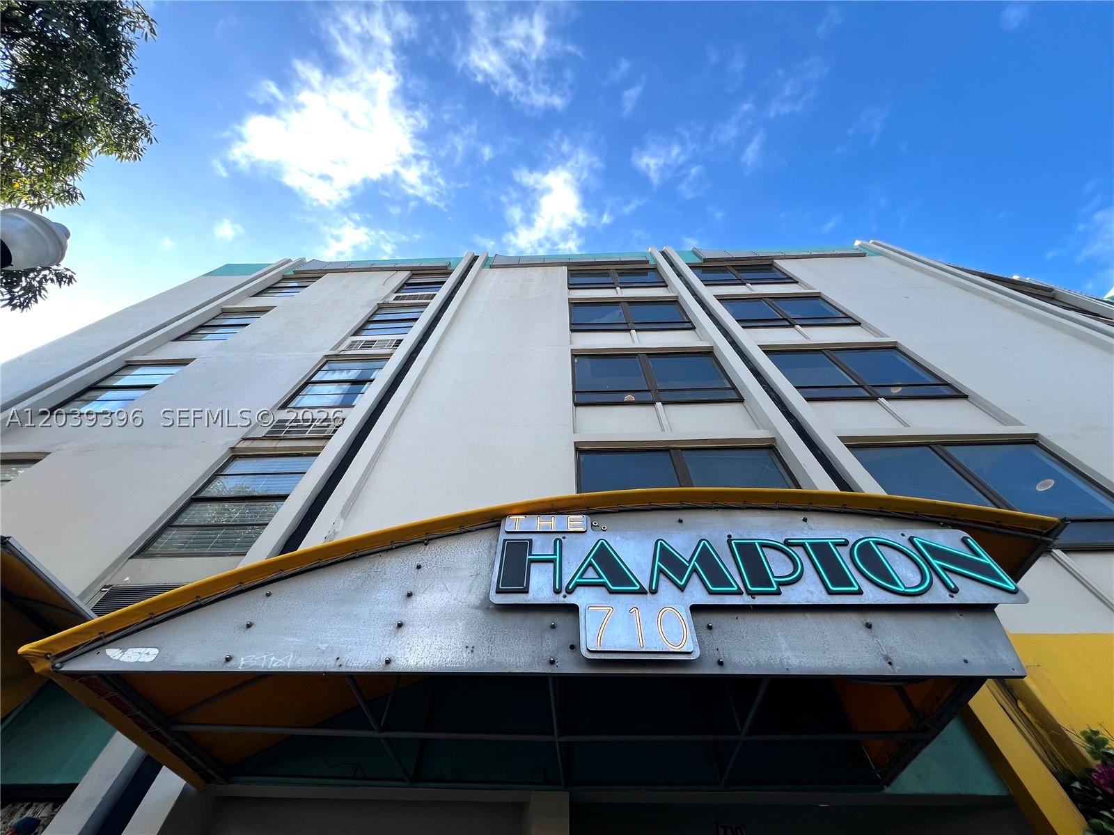 HAMPTON ON WASHINGTON AV - Residential