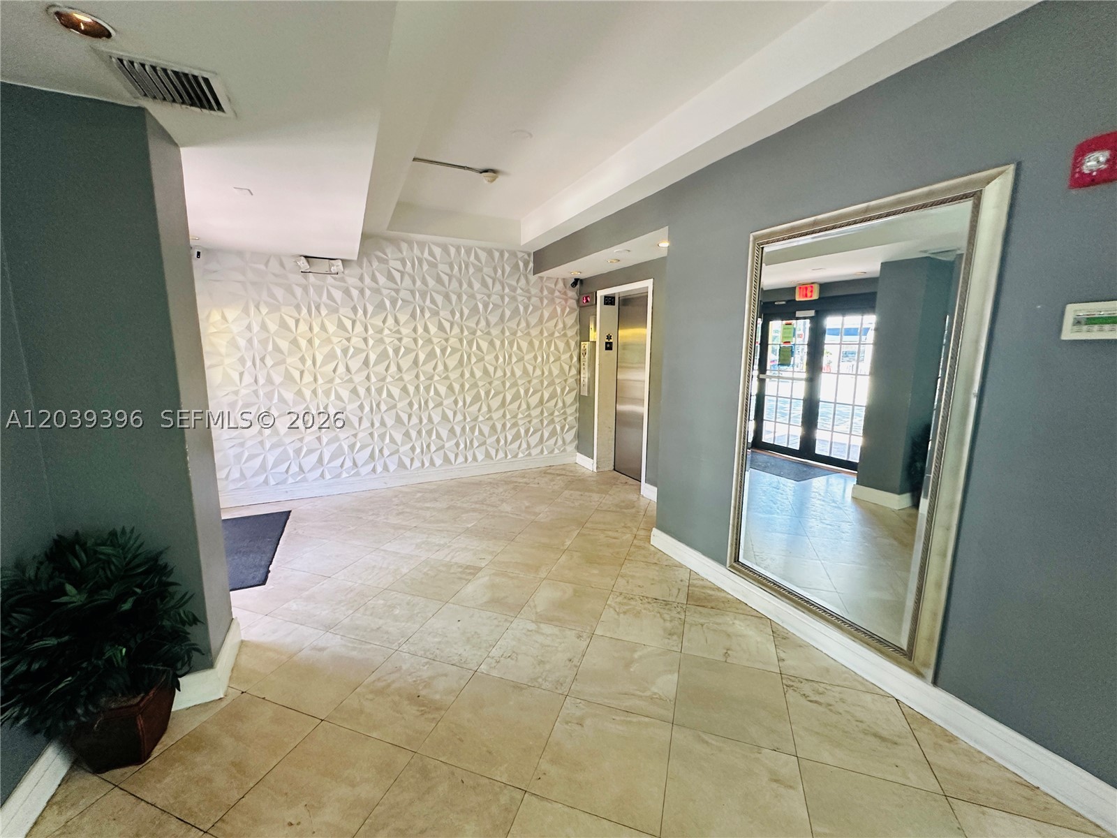 HAMPTON ON WASHINGTON AV - Residential
