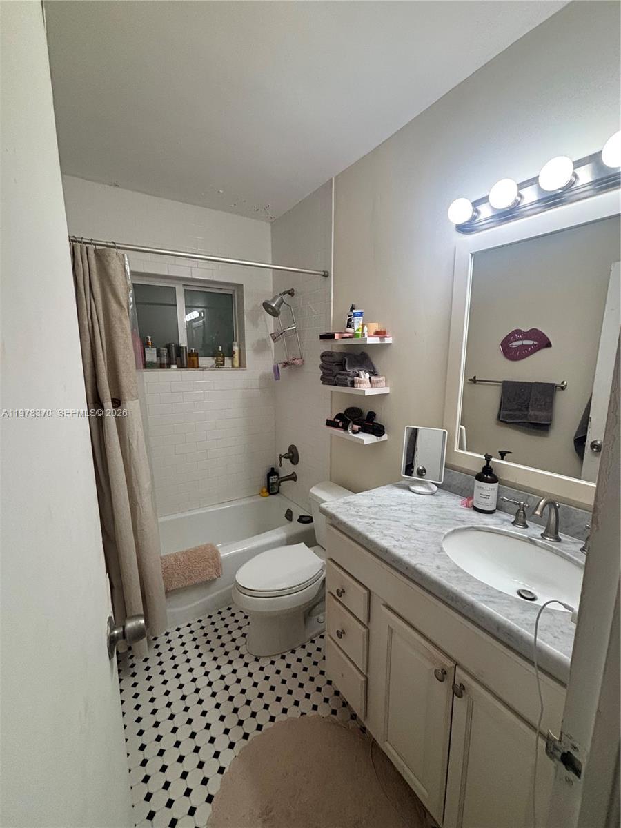 GOLDEN DREAMS CONDO - Residential