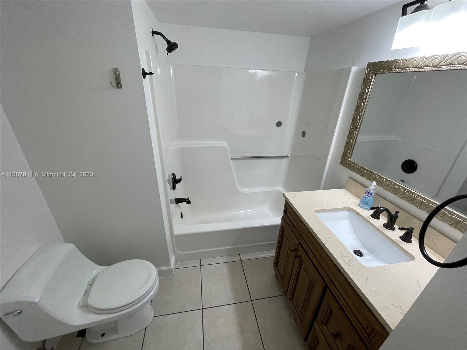 PLANTATION RACQUET CLUB - Residential Lease