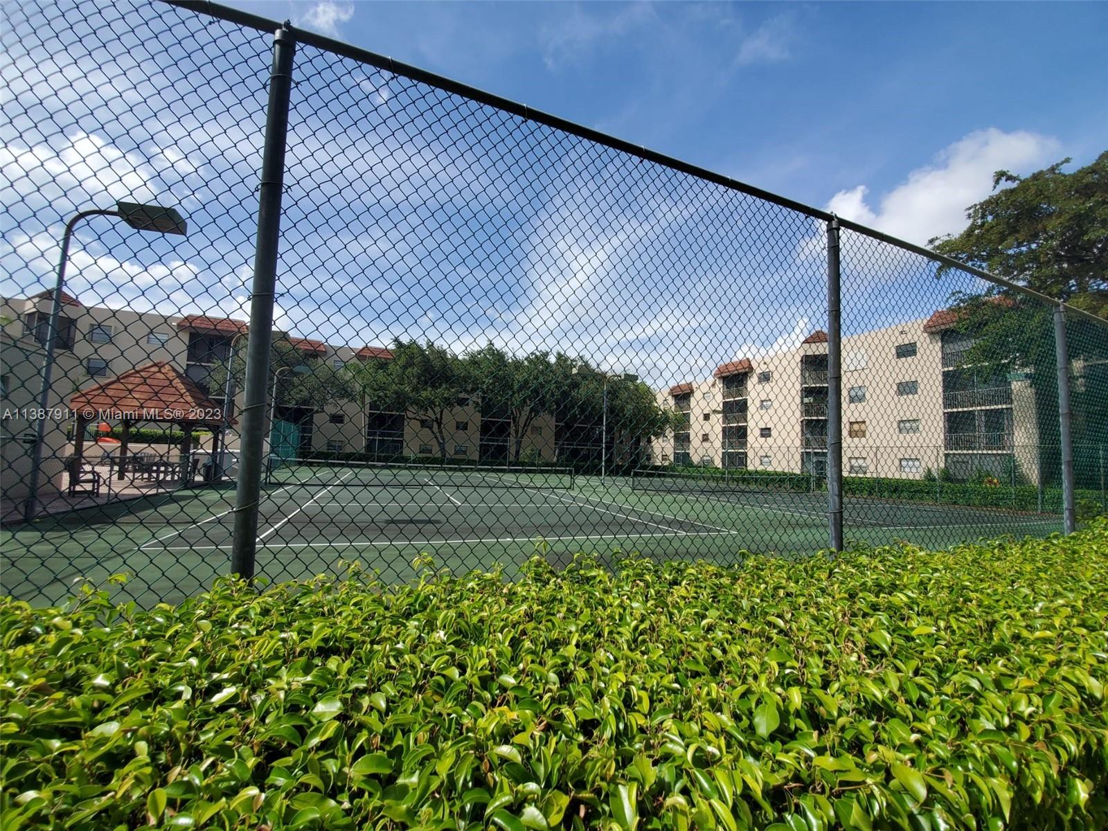 PLANTATION RACQUET CLUB - Residential Lease