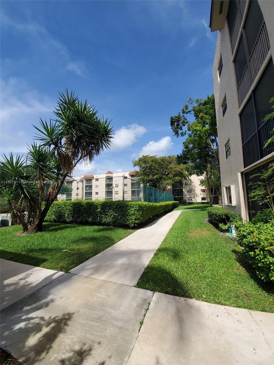PLANTATION RACQUET CLUB - Residential Lease