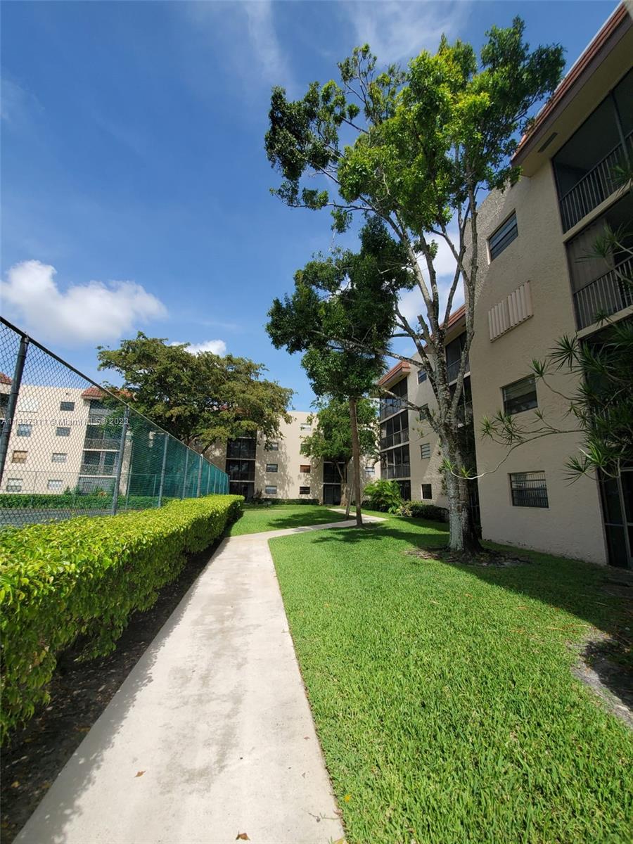 PLANTATION RACQUET CLUB - Residential Lease