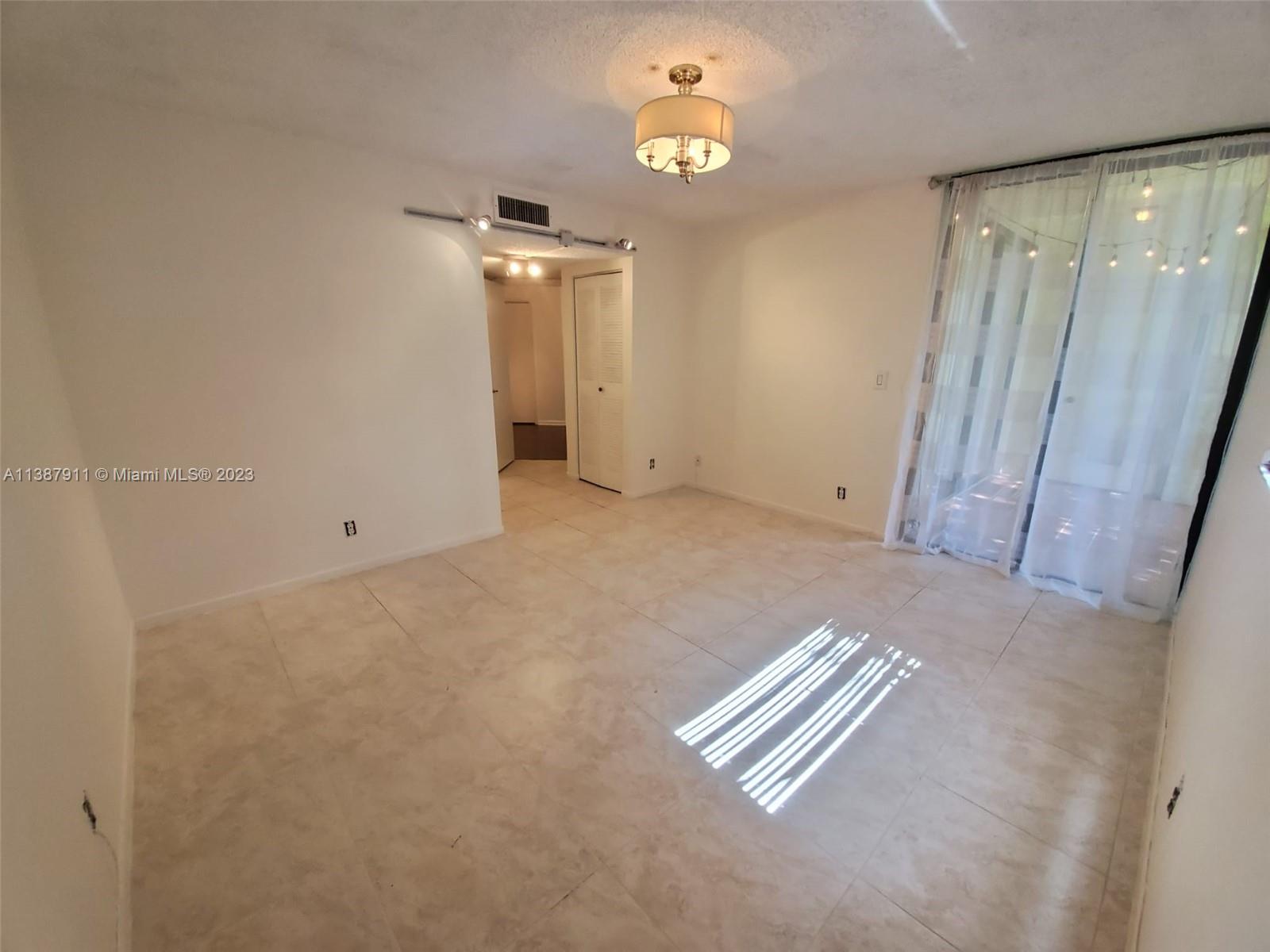 PLANTATION RACQUET CLUB - Residential Lease