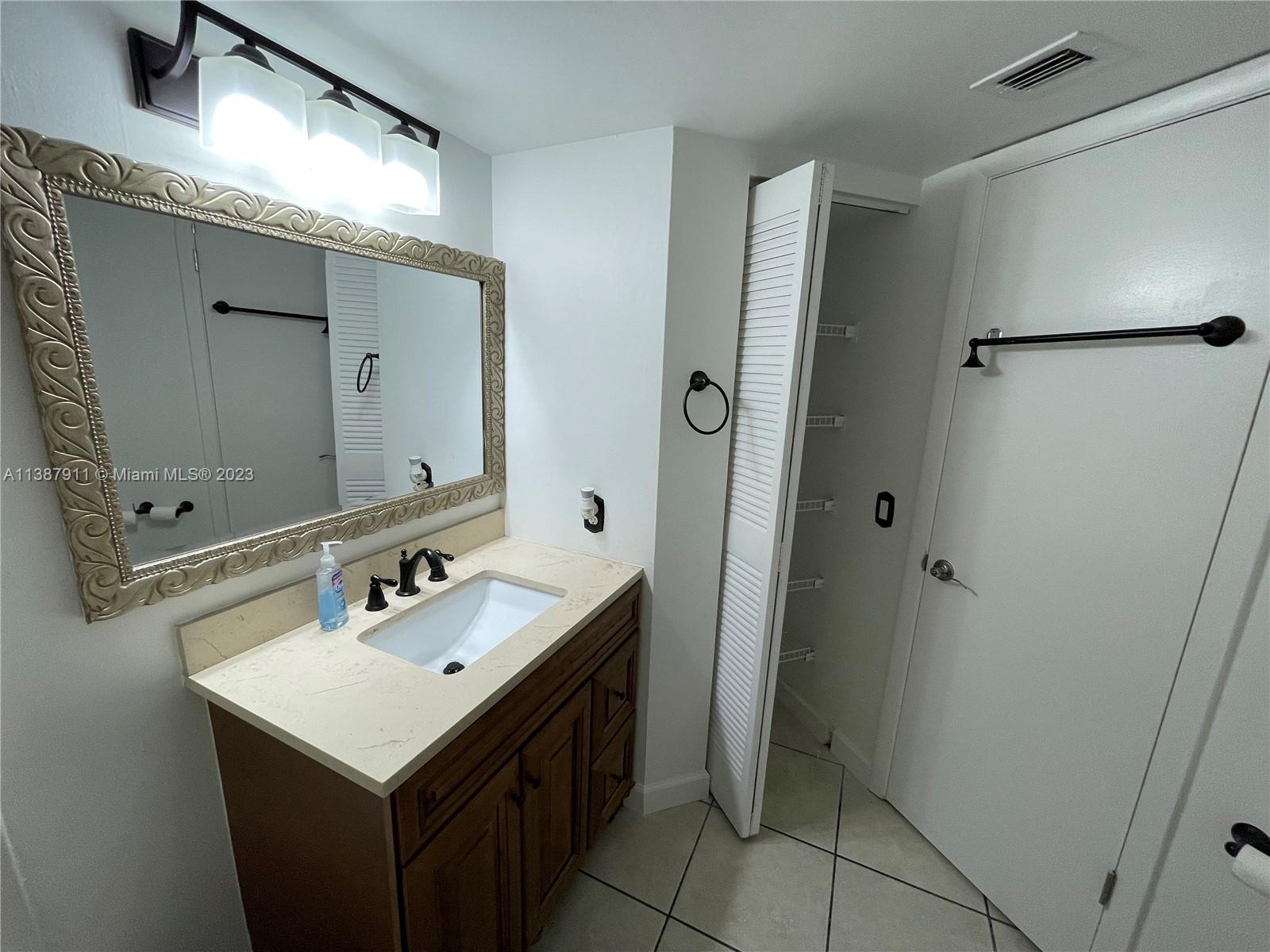 PLANTATION RACQUET CLUB - Residential Lease