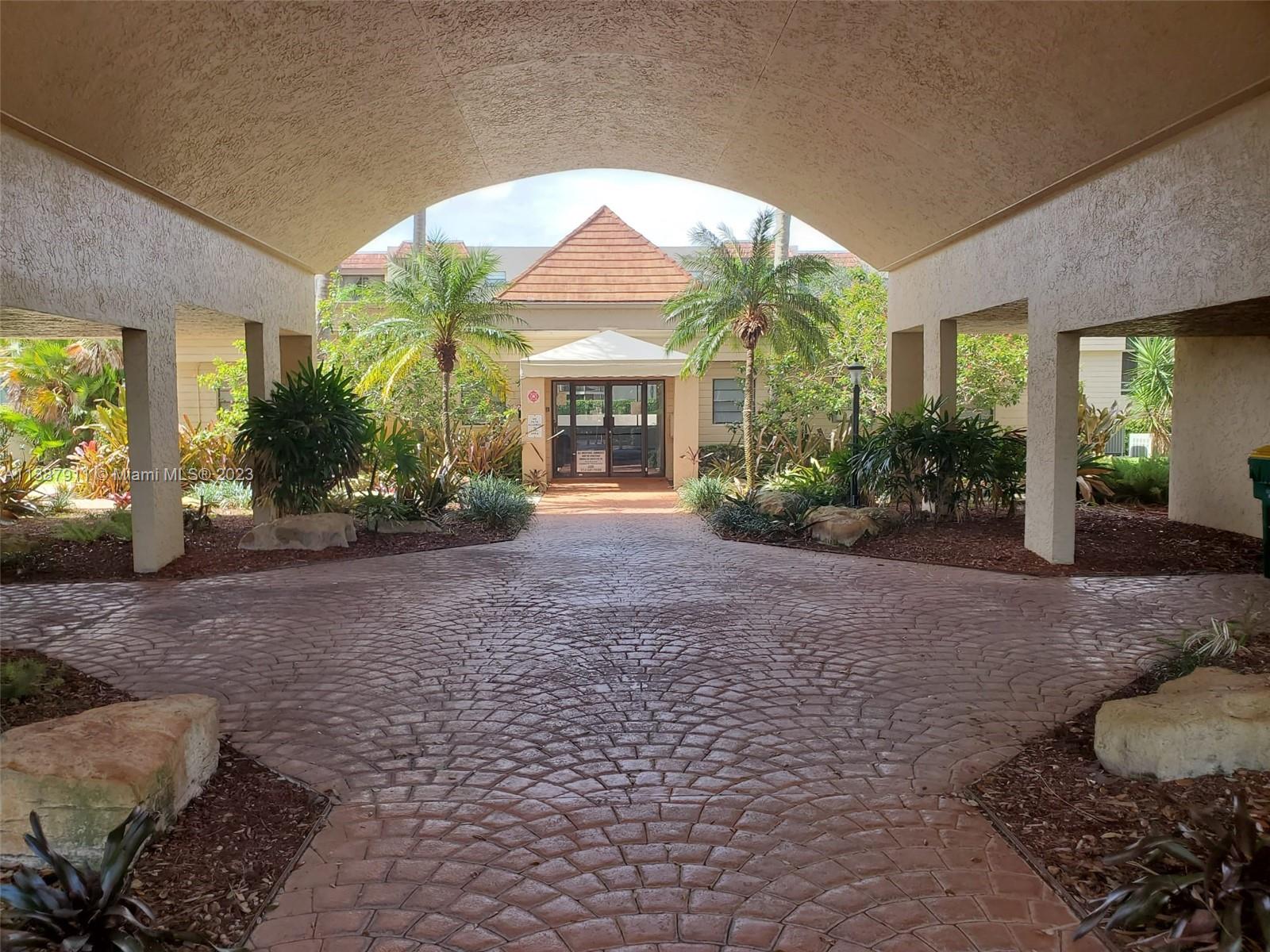 PLANTATION RACQUET CLUB - Residential Lease