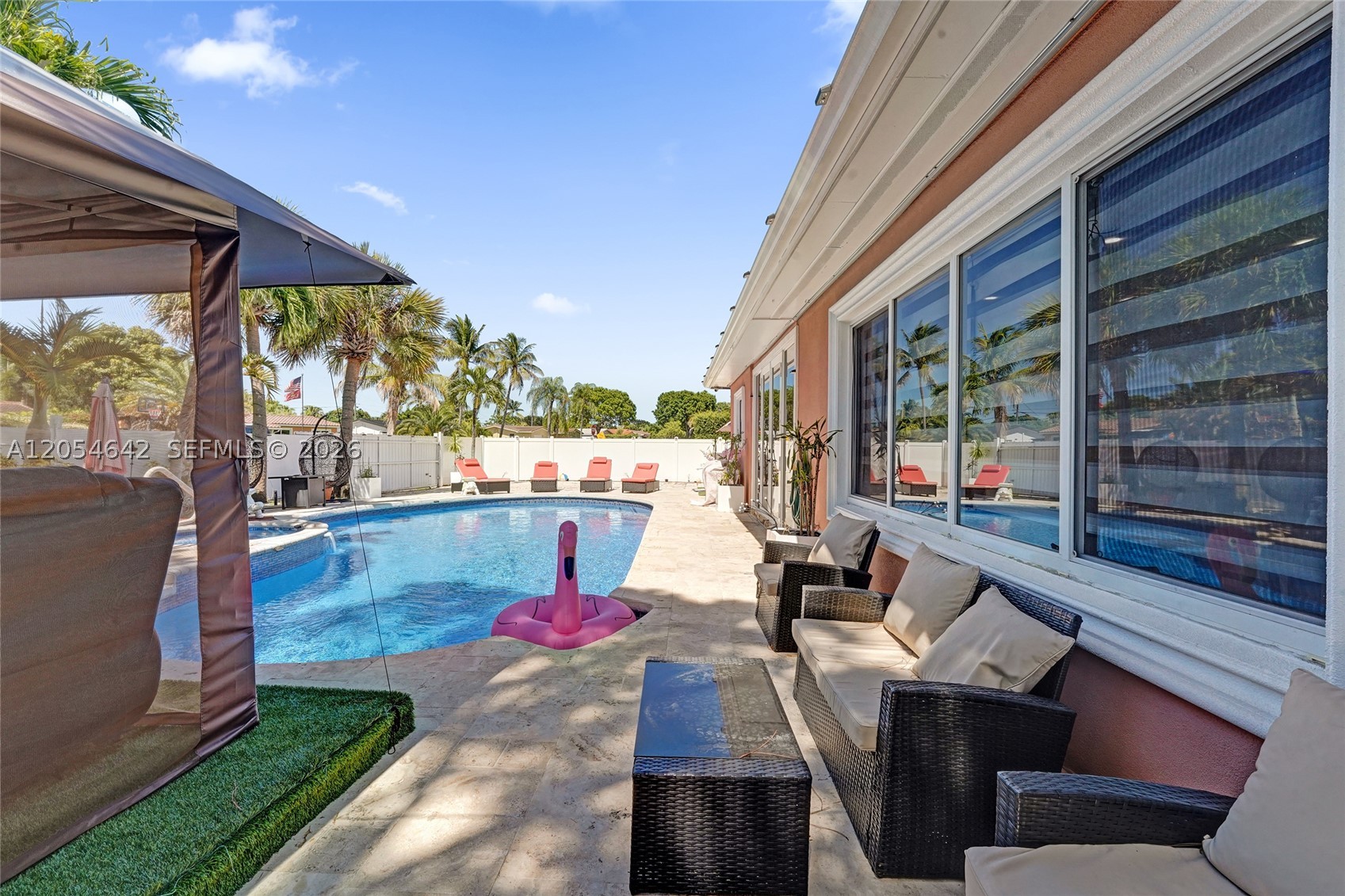 HOLLYWOOD HILLS - Residential