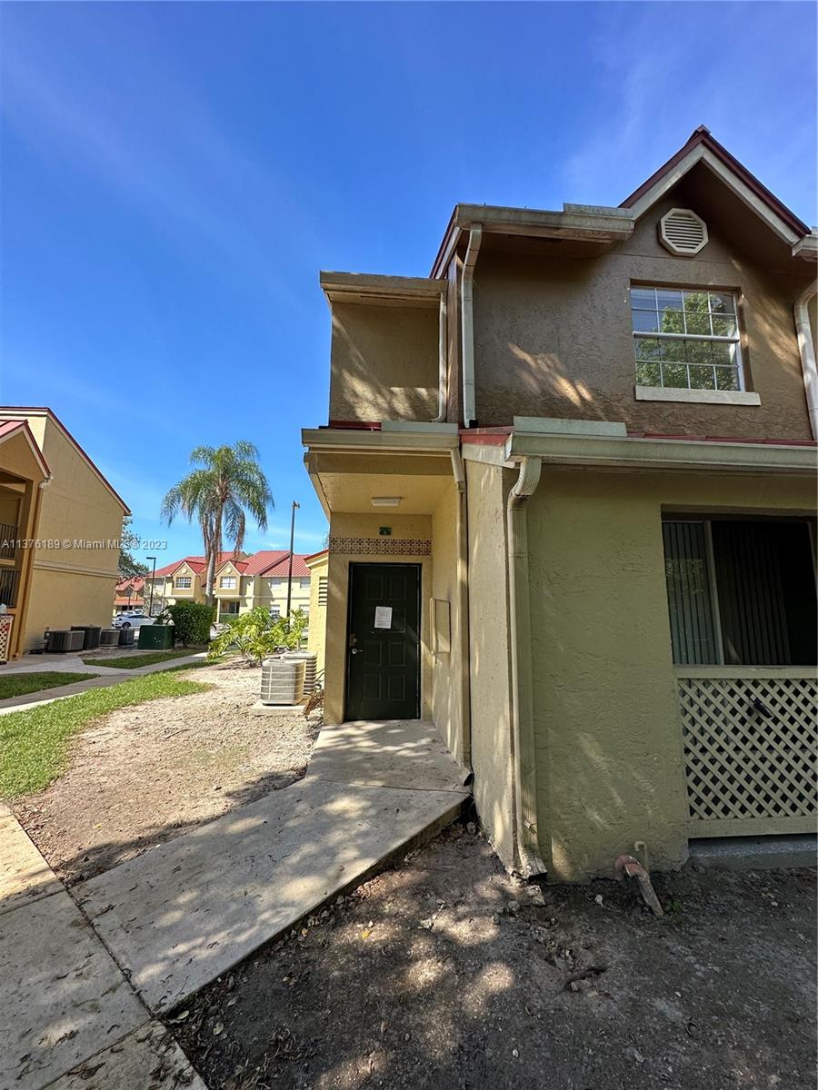 LA HACIENDA COUNTRY CLUB - Residential Lease