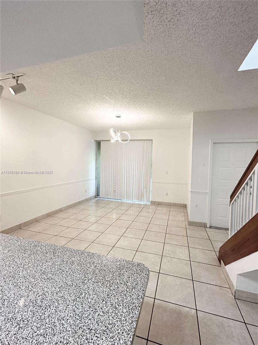 LA HACIENDA COUNTRY CLUB - Residential Lease