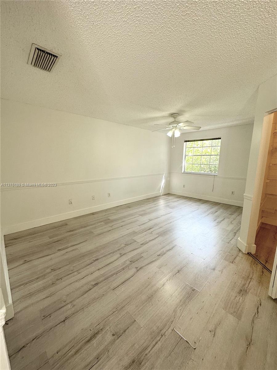 LA HACIENDA COUNTRY CLUB - Residential Lease