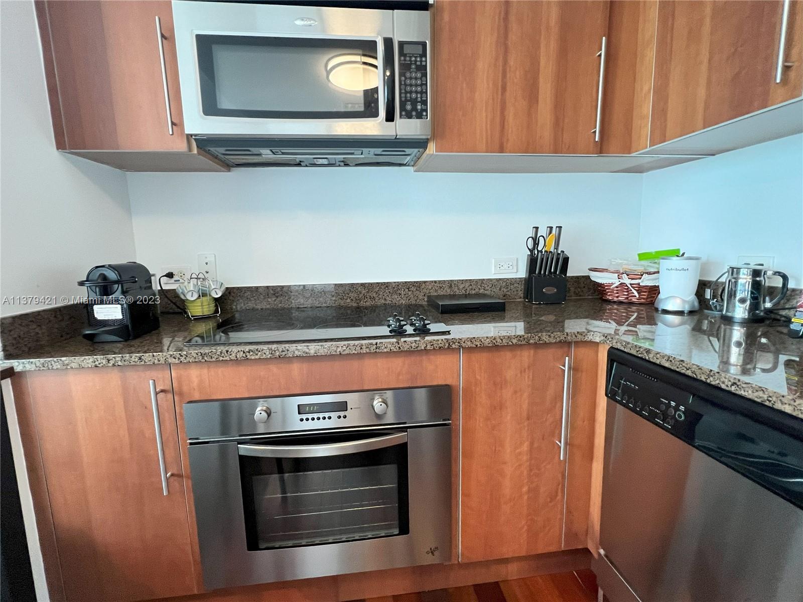 MET 1 CONDO - Residential Lease