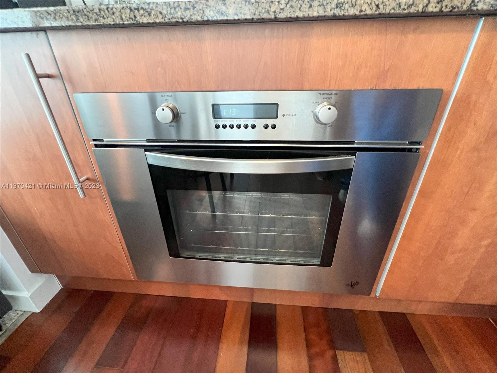 MET 1 CONDO - Residential Lease