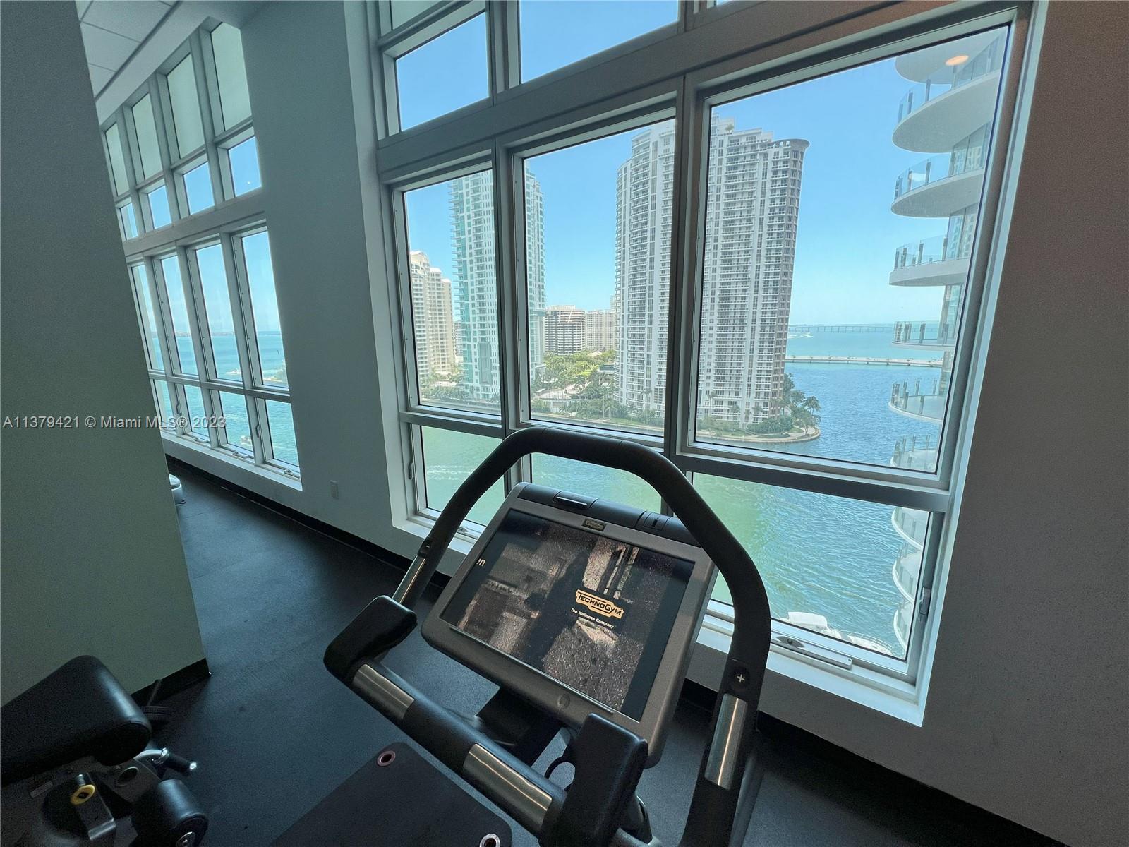 MET 1 CONDO - Residential Lease
