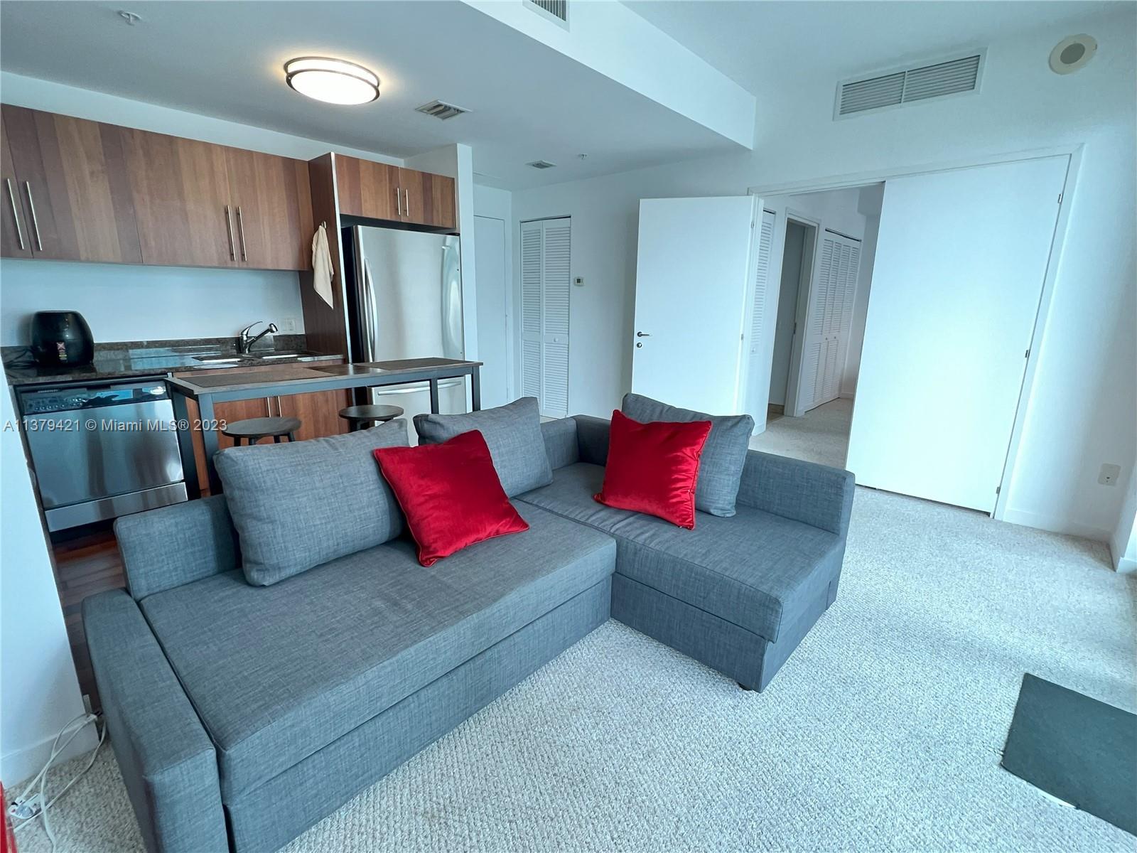 MET 1 CONDO - Residential Lease