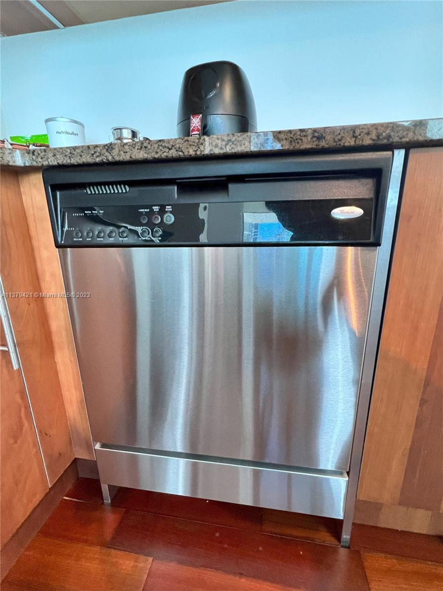 MET 1 CONDO - Residential Lease