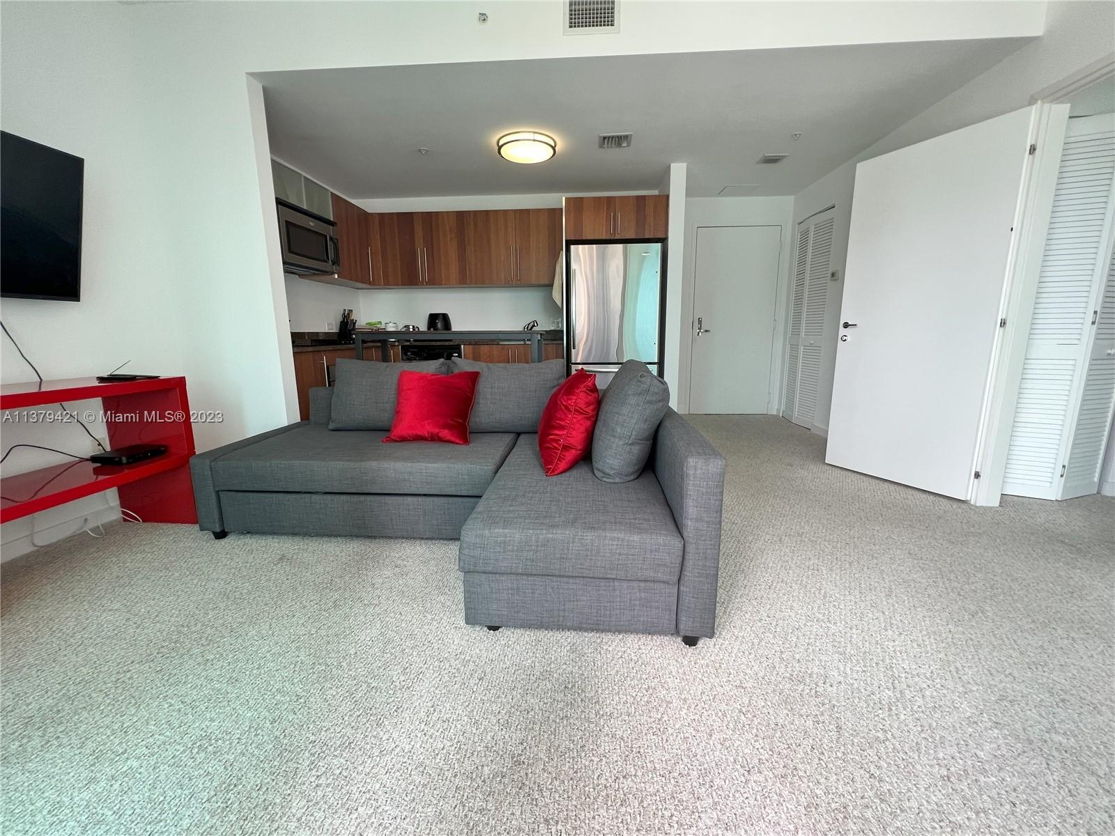 MET 1 CONDO - Residential Lease