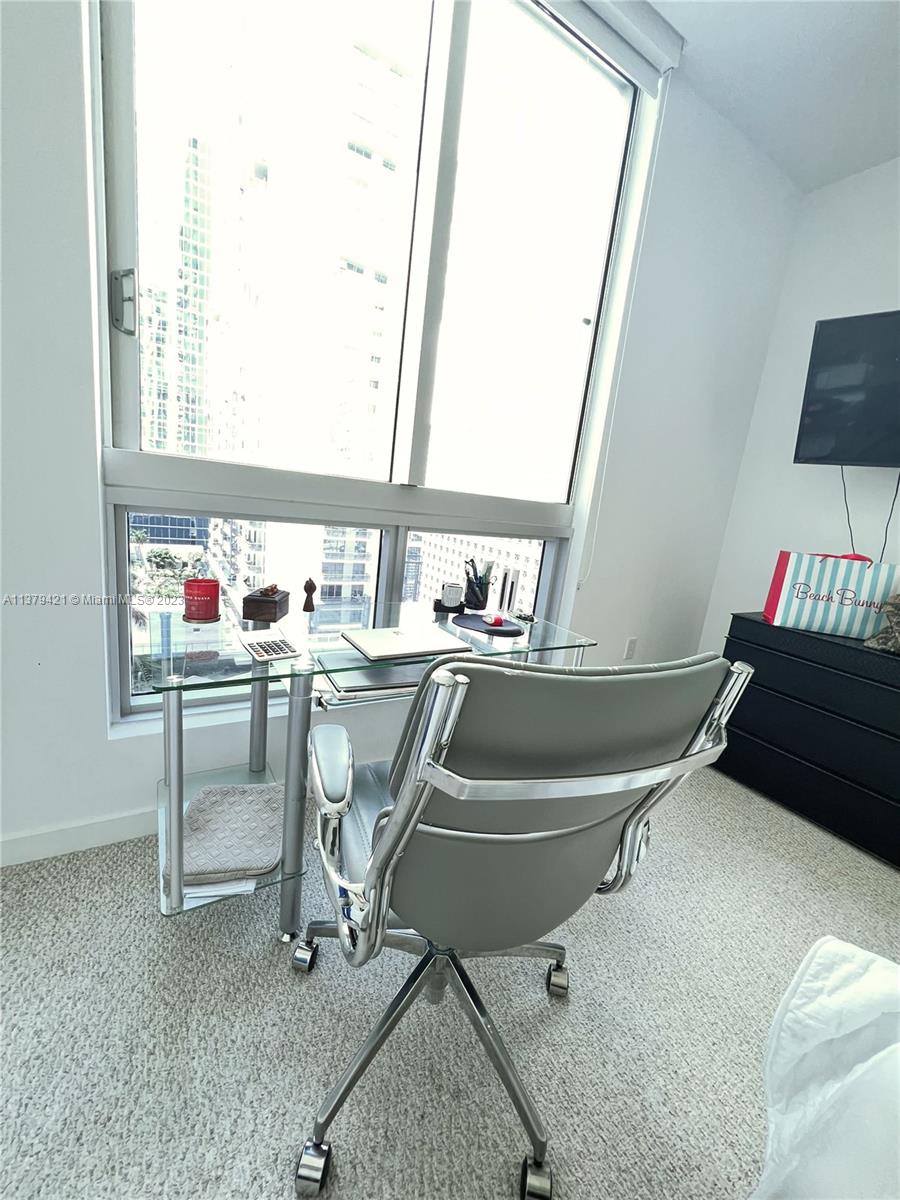 MET 1 CONDO - Residential Lease
