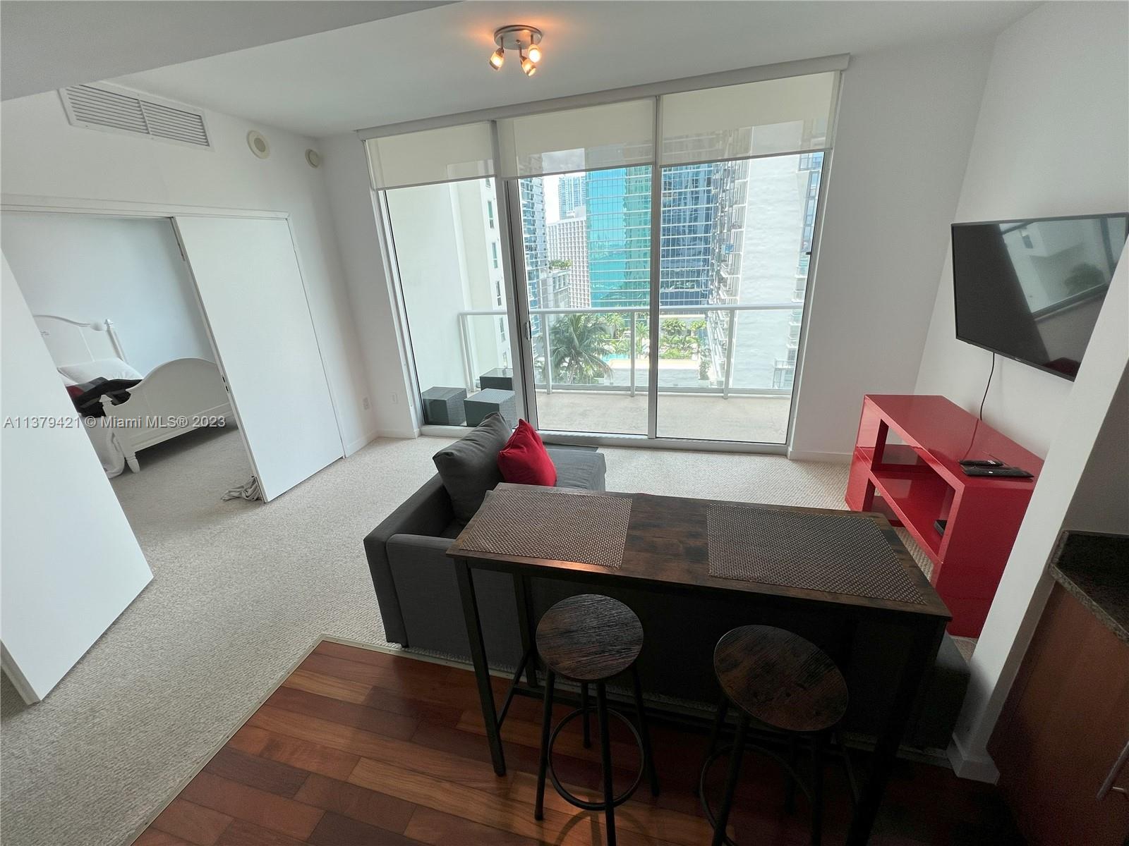 MET 1 CONDO - Residential Lease