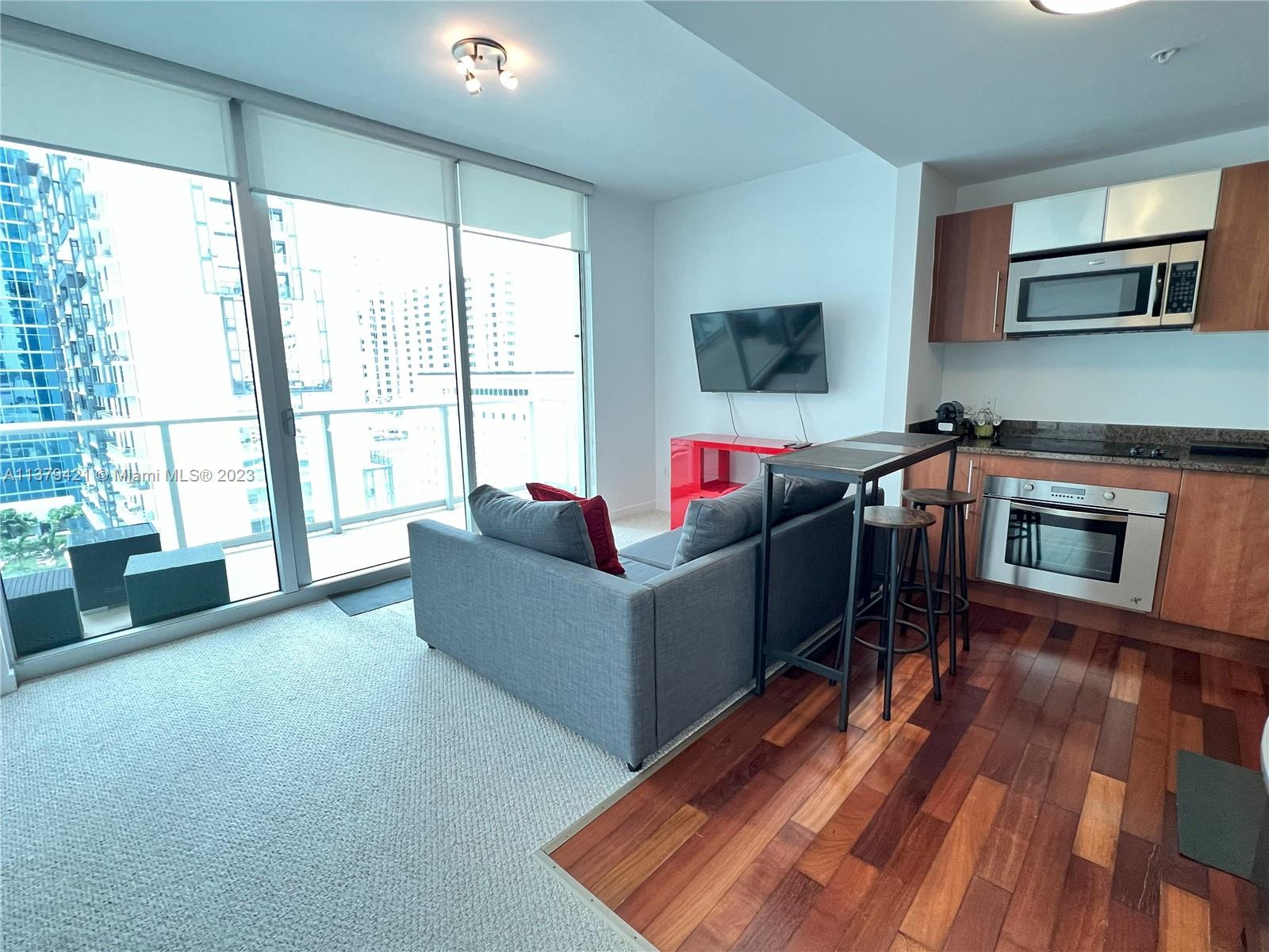 MET 1 CONDO - Residential Lease