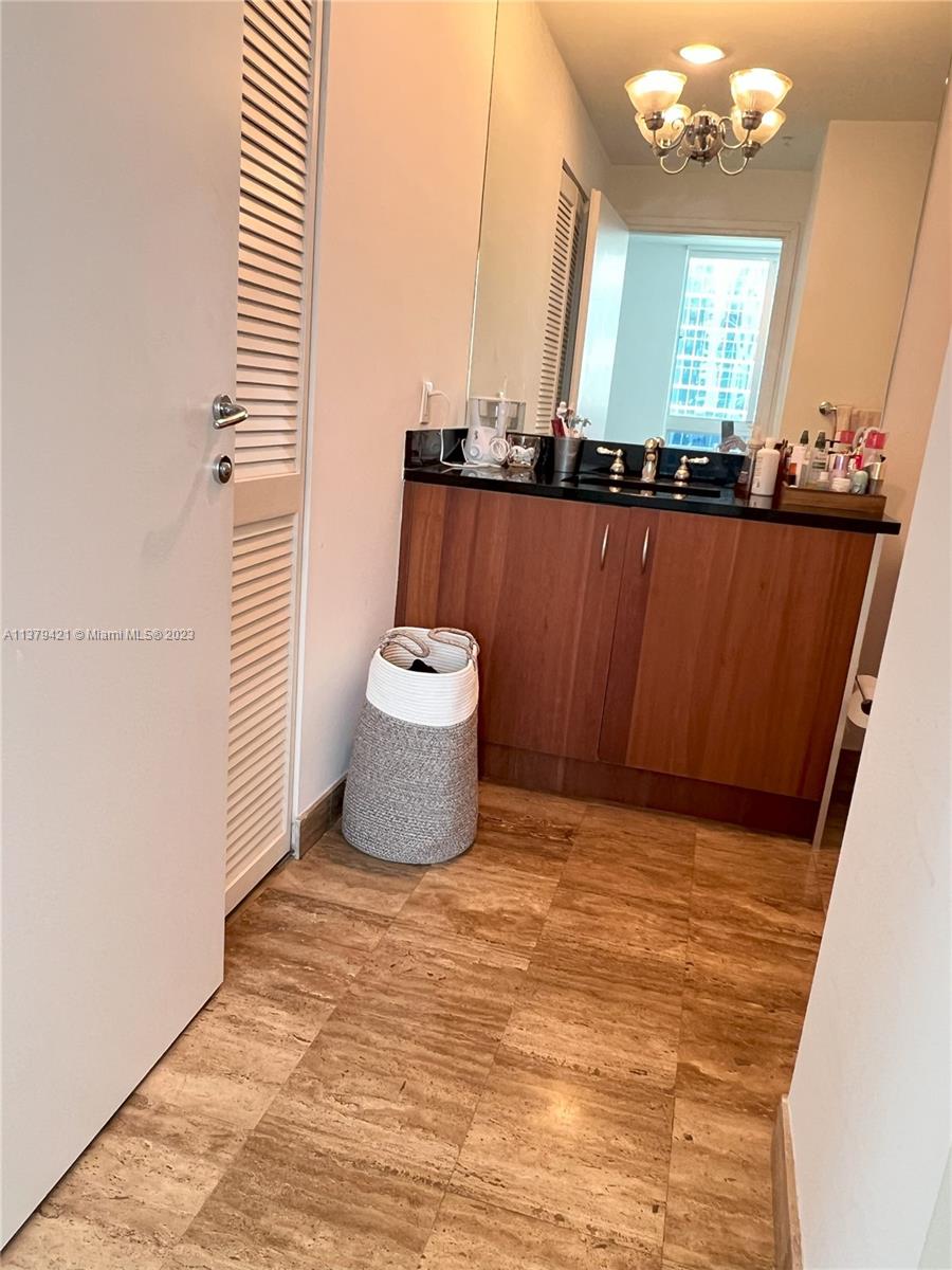 MET 1 CONDO - Residential Lease