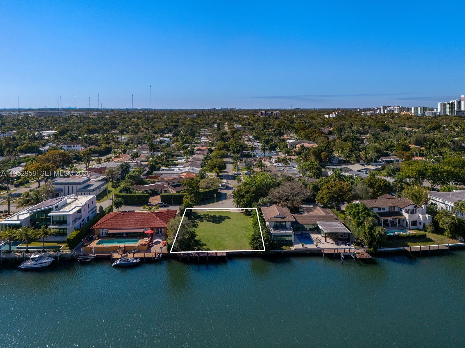 HOLLYWOOD GOLF ESTATES SE - Land