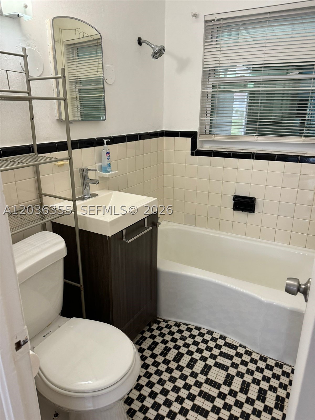 HOLLYWOOD ACRES - Residential Income