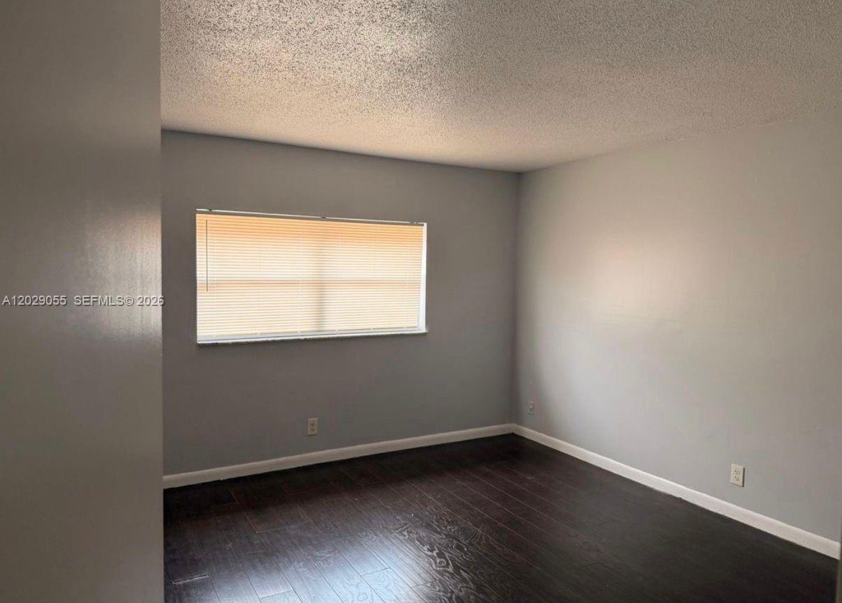 ROYAL OAKS TOWNHOUSE 2 CO - Residential Lease