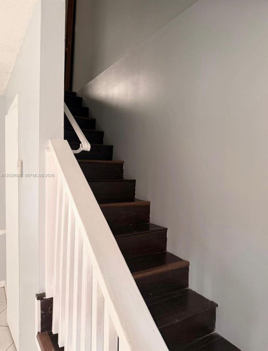 ROYAL OAKS TOWNHOUSE 2 CO - Residential Lease