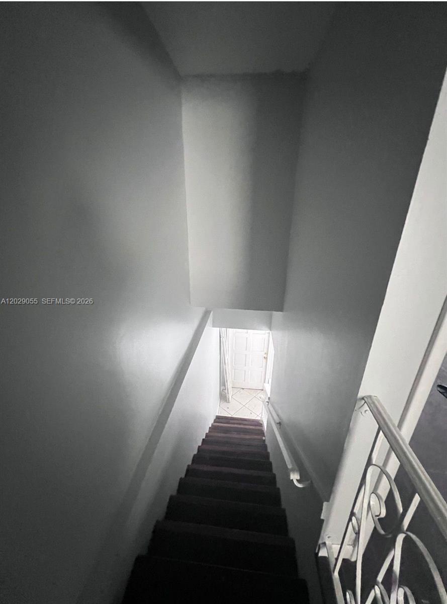 ROYAL OAKS TOWNHOUSE 2 CO - Residential Lease