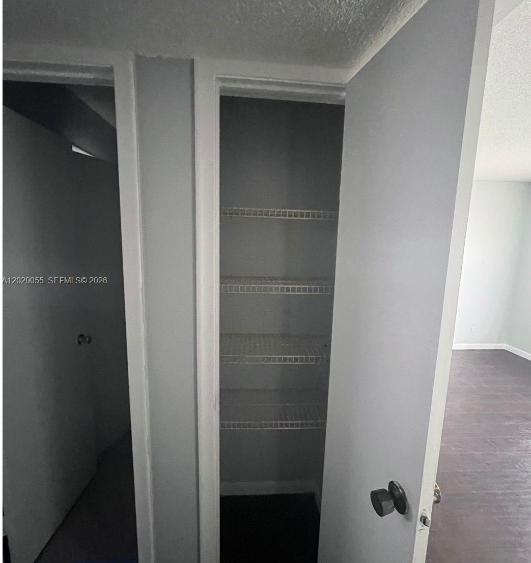 ROYAL OAKS TOWNHOUSE 2 CO - Residential Lease