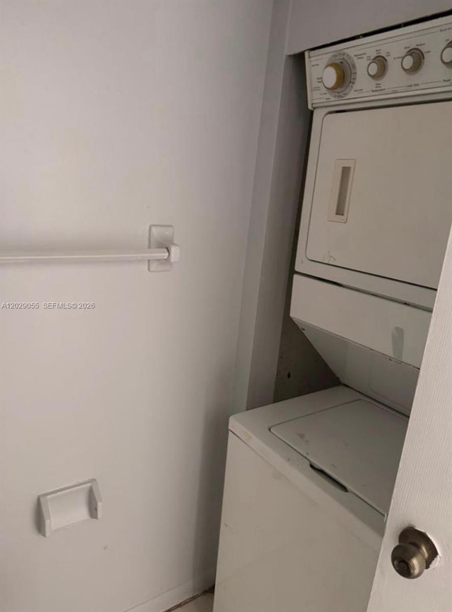 ROYAL OAKS TOWNHOUSE 2 CO - Residential Lease