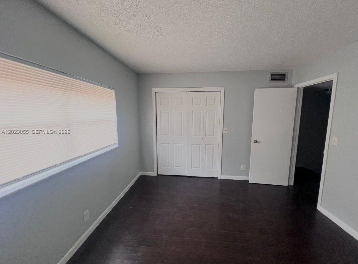 ROYAL OAKS TOWNHOUSE 2 CO - Residential Lease