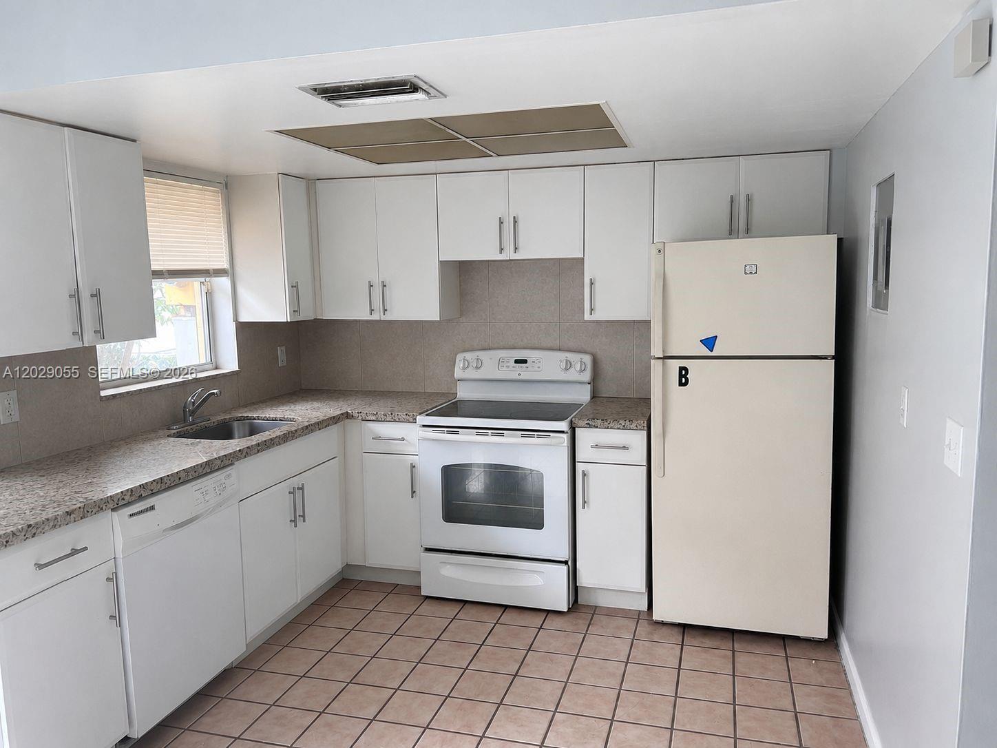 ROYAL OAKS TOWNHOUSE 2 CO - Residential Lease