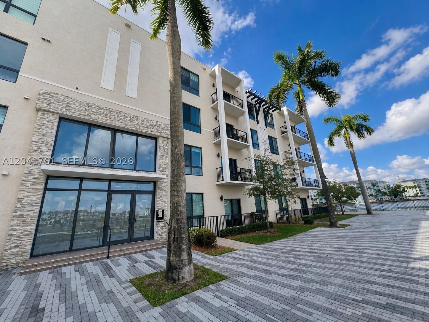 DOWNTOWN DORAL SOUTH PHAS - Residential
