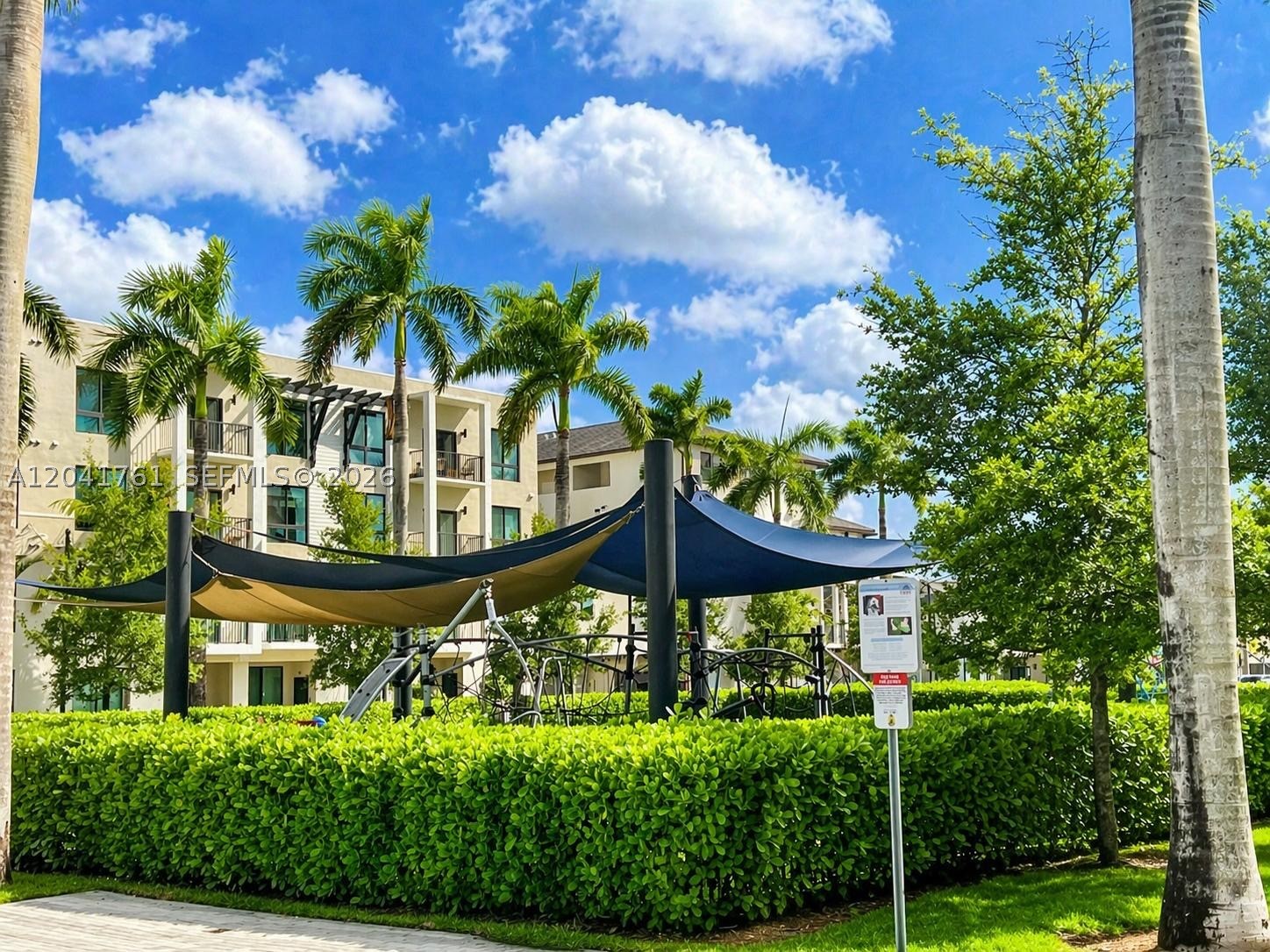 DOWNTOWN DORAL SOUTH PHAS - Residential