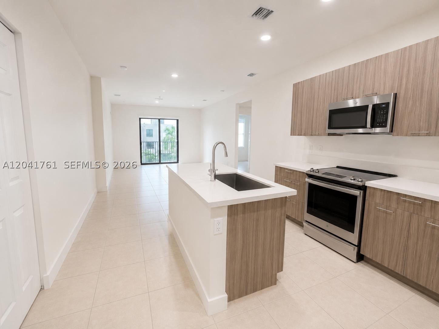 DOWNTOWN DORAL SOUTH PHAS - Residential
