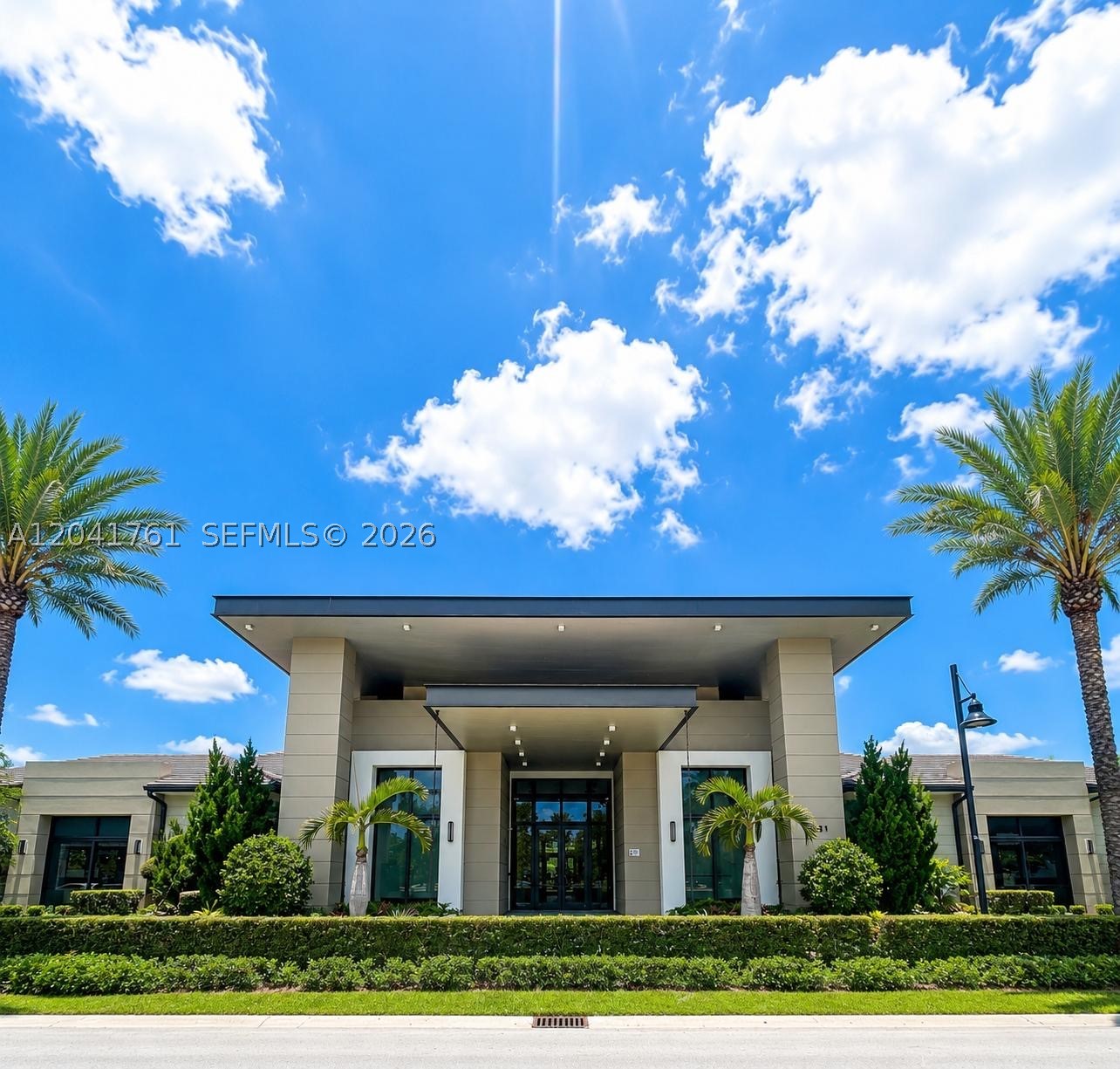 DOWNTOWN DORAL SOUTH PHAS - Residential