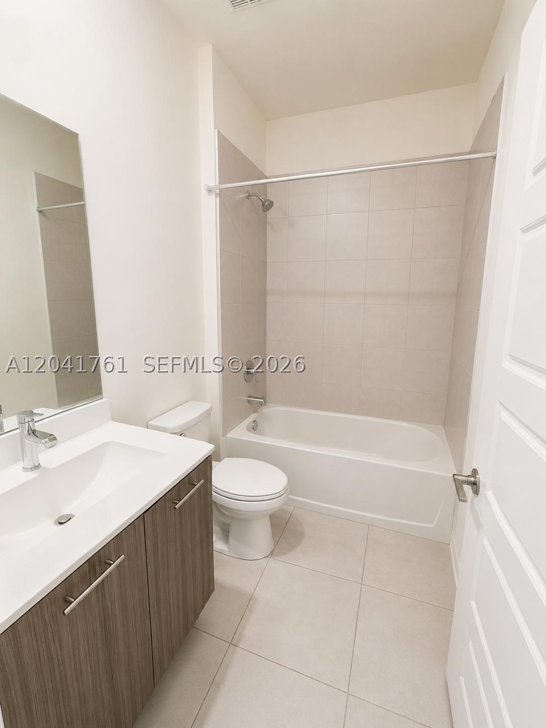 DOWNTOWN DORAL SOUTH PHAS - Residential