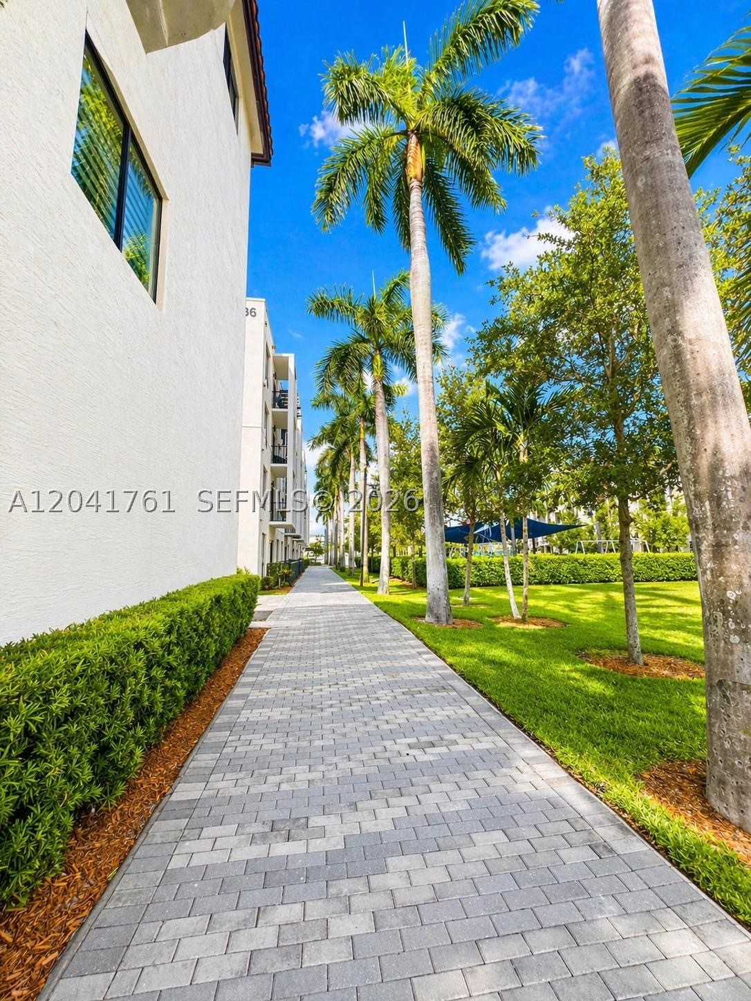 DOWNTOWN DORAL SOUTH PHAS - Residential
