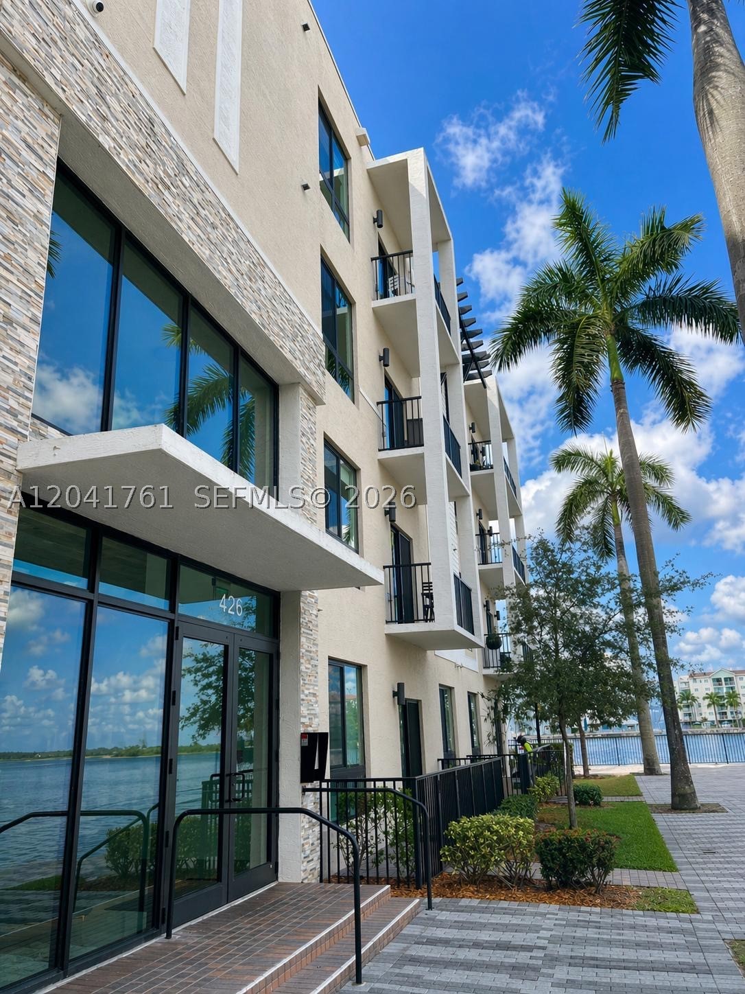 DOWNTOWN DORAL SOUTH PHAS - Residential