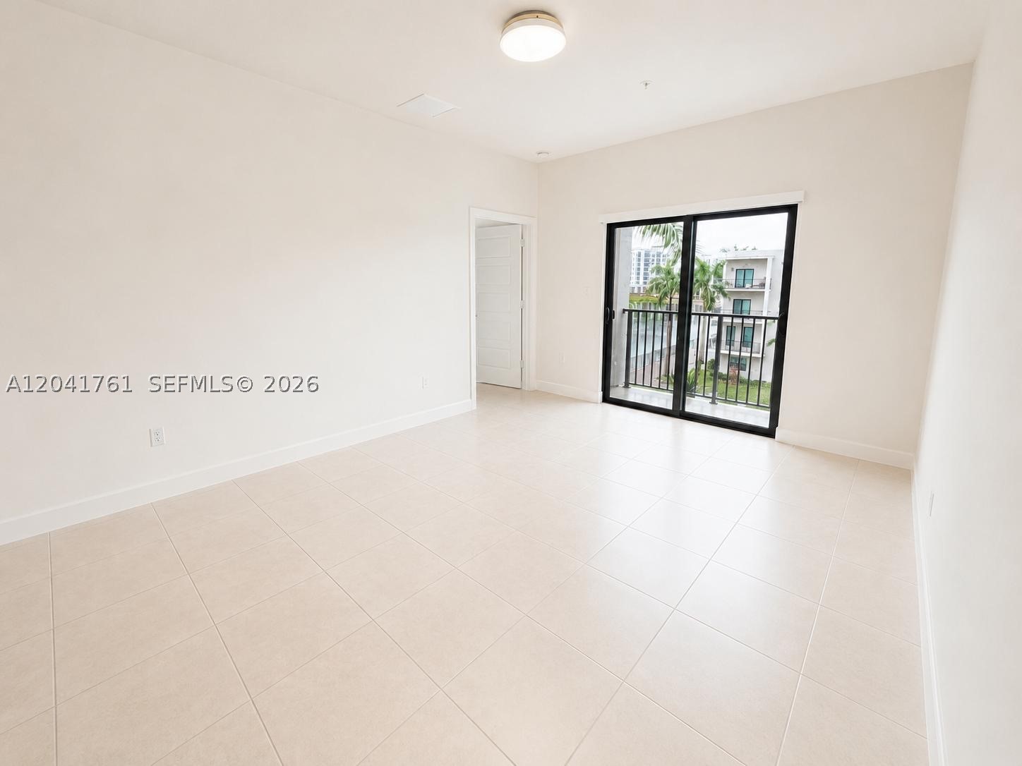 DOWNTOWN DORAL SOUTH PHAS - Residential
