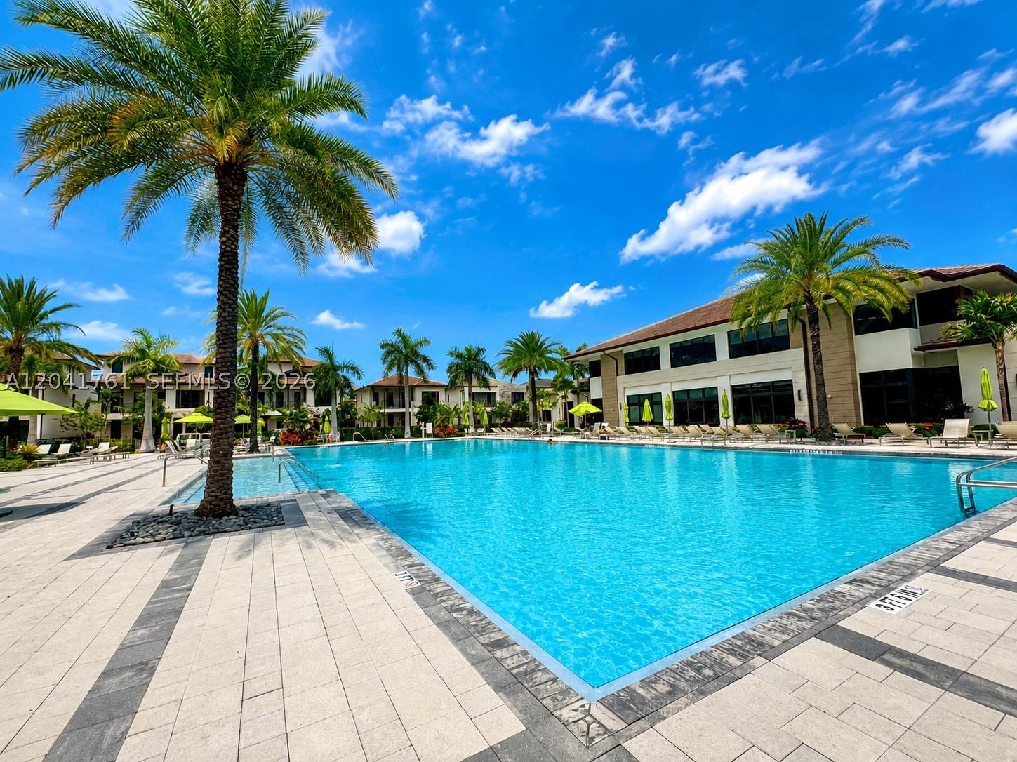 DOWNTOWN DORAL SOUTH PHAS - Residential
