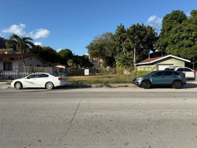 Location, Location, Location! Great investment property! 7,000 Sq. Ft. Multifamily zoning T4-R. Opportunity for construct 3 floors building up to 10 units (6 units 2 bed/1 bath and 4 units 1 bed/1 bath). Close to Marlins Stadium, restaurants and entertainment areas at Miami River, and very active commercial area.