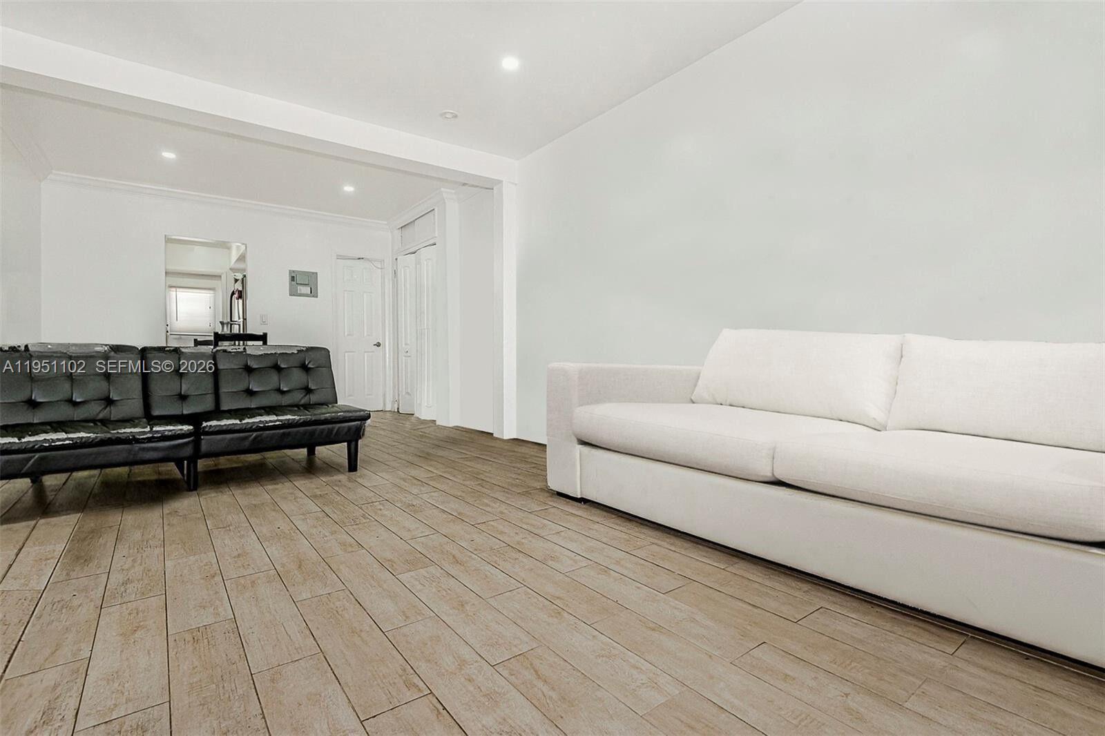 GREAT UPDATED UNIT IN THE COVETED AREA OF SOUTH BEACH! AMPLE STUDIO IN THE HEART OF THE ACTION. BEAUTIFUL WOOD TILE FLOOR AND FULL KITCHEN. ONE ASSIGNED PARKING SPOT AND LAUNDRY FACILITIES ON PROPERTY. FANTASTIC LOCATION JUST SHORT BLOCKS FROM THE OCEAN & NIGHTLIFE.
Tenant Occupied Until February 22nd, 2027