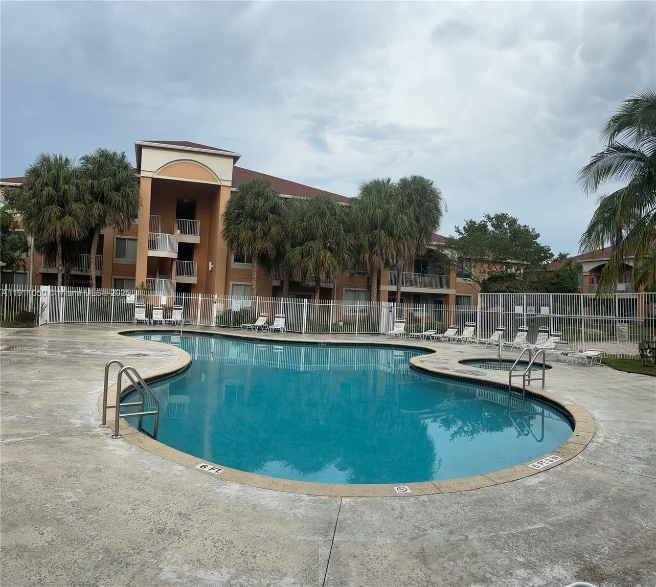 First floor 2/2 unit in Courtyards at Nautica, tile floors, laundry room across from the hallway. Centrally locate, close to major highways, schools, restaurants, and shopping.