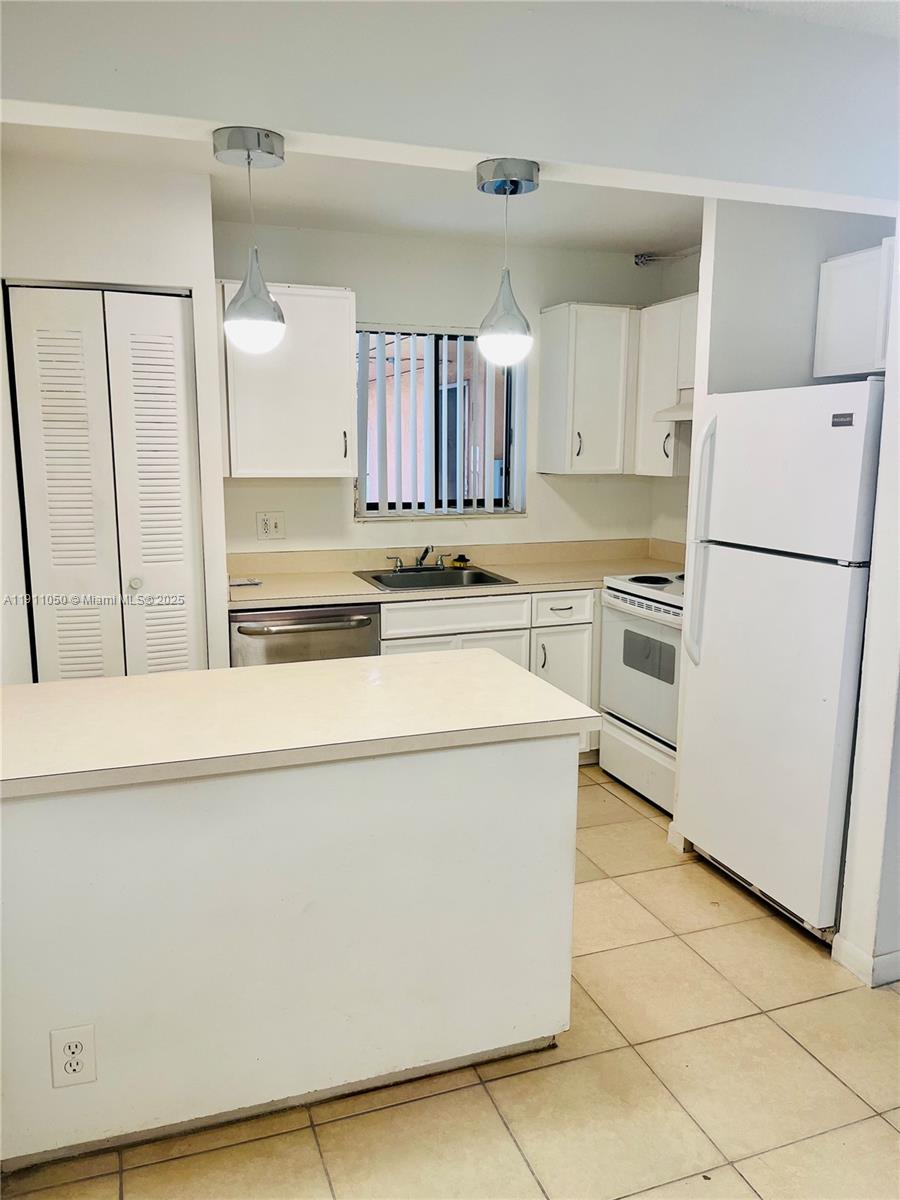 COURTYARDS AT DAVIE CONDO - Residential Lease