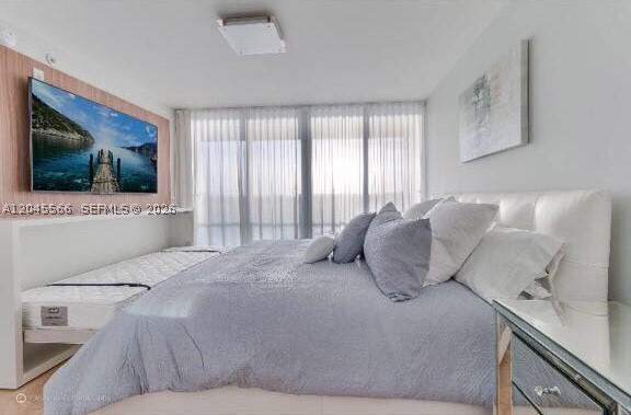 PELORO CONDO - Residential