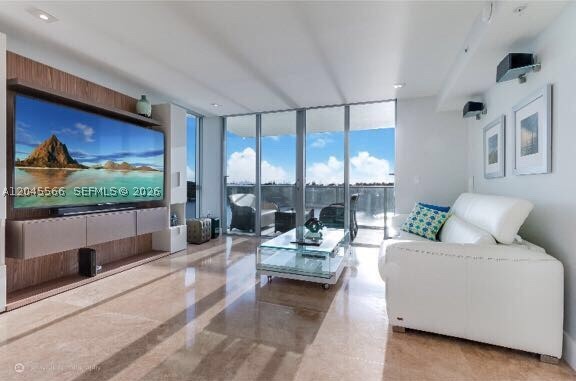 PELORO CONDO - Residential